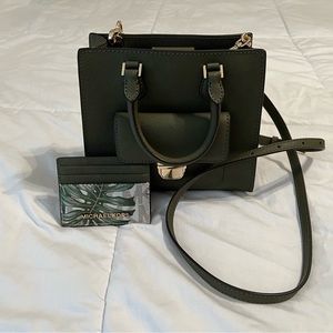 Michael Kors Bridgette Messenger Card Wallet Set